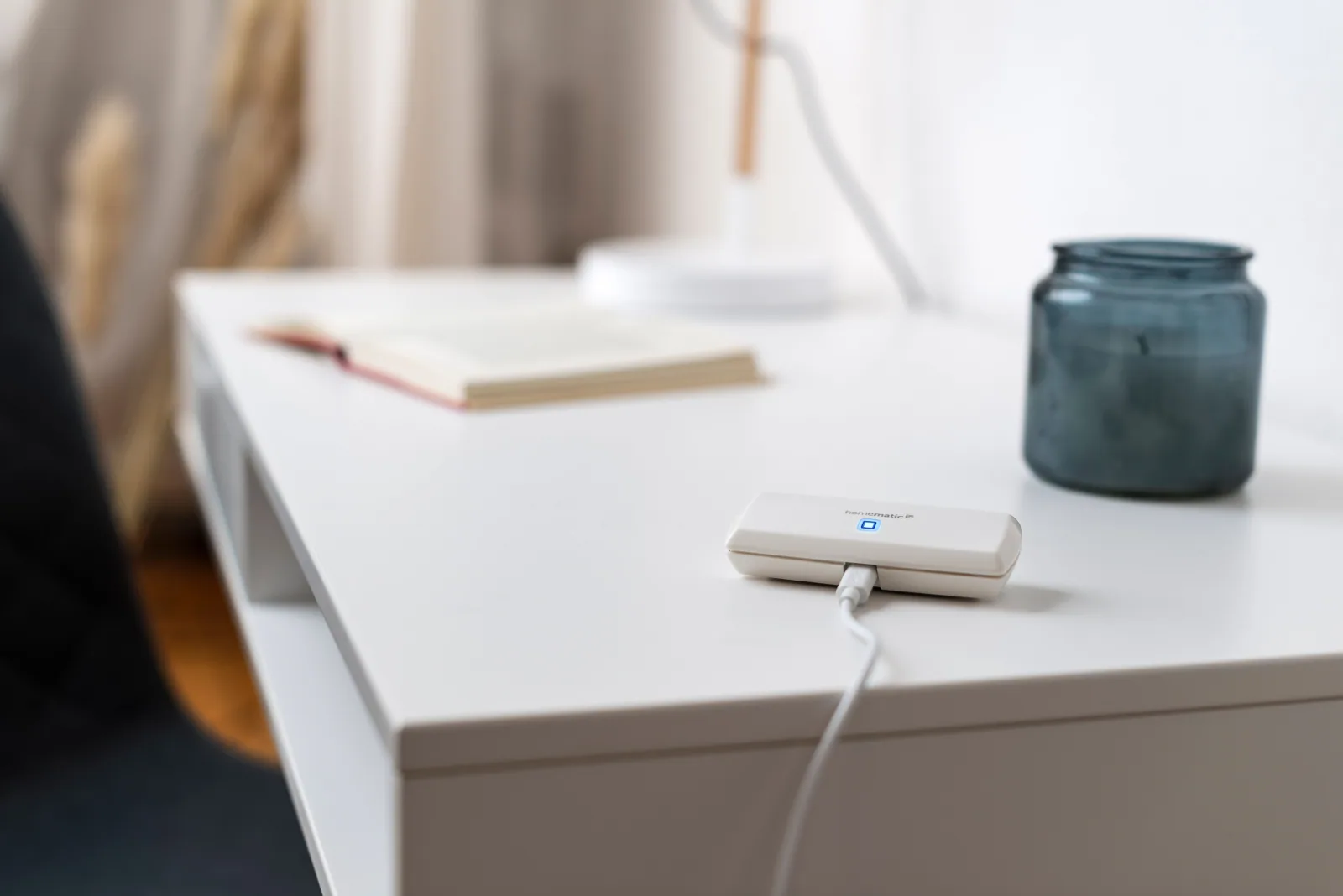 Homematic IP WLAN Access Point auf einem Sideboard